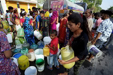 Water crisis at Shalimar Bagh area